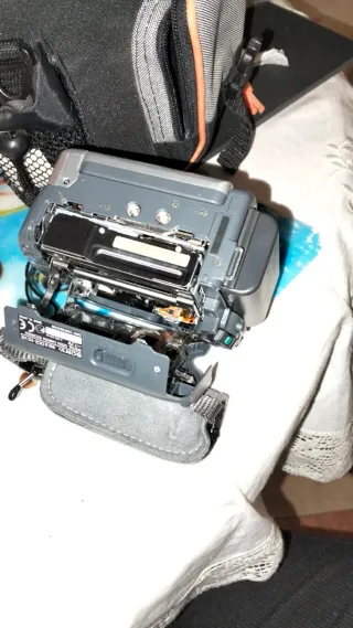 Videocámara Sony Handycam con cargador y bolsa