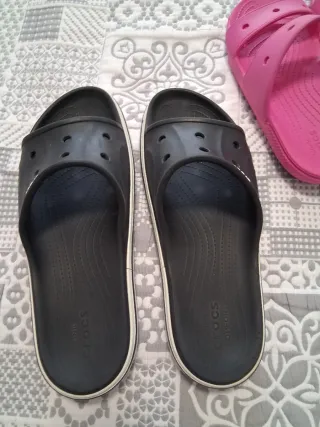 Crocs negros