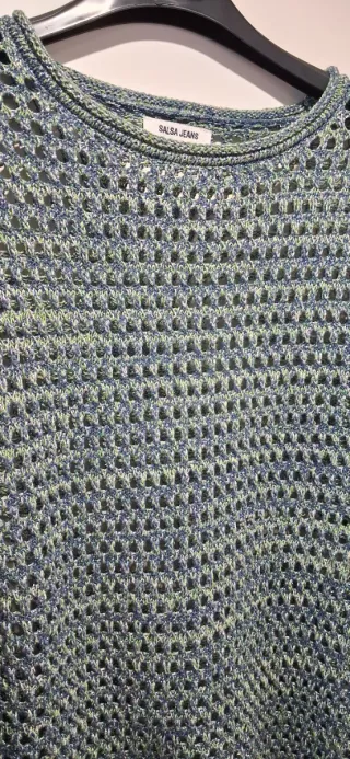 Suéter de mujer tejido plateado y verde