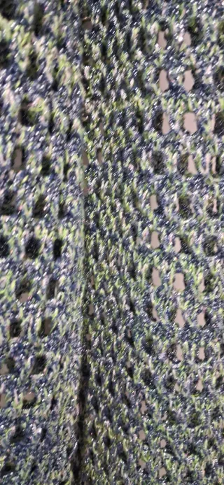 Suéter de mujer tejido plateado y verde