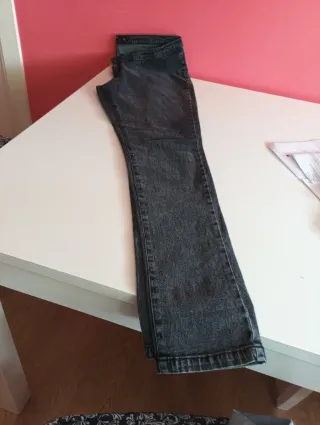 Pantalón vaquero pitillo azul