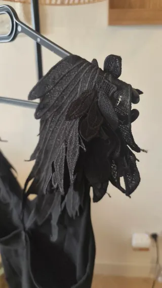 Vestido fiesta negro con adornos