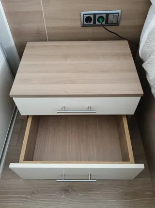 2 Mesitas de Noche Madera (45€ x mesita)