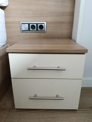 2 Mesitas de Noche Madera (45€ x mesita)