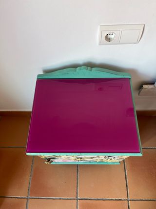 Mesita de noche restaurada tropical pin-up