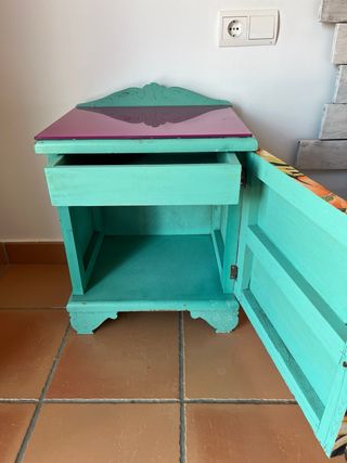 Mesita de noche restaurada tropical pin-up