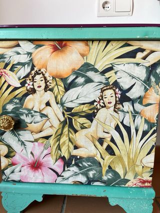 Mesita de noche restaurada tropical pin-up