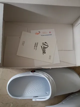 Zuecos sanitarios blancos Dian