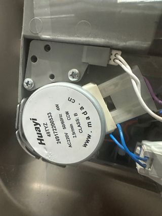 Dosificador de detergente para lavavajillas Beko.