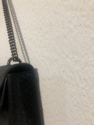 Bolso de mano con diseño de serpiente