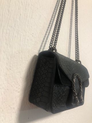 Bolso de mano con diseño de serpiente