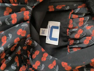 Vestido corto Adolfo Domínguez estampado cerezas