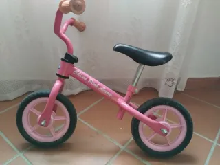 Bicicleta rosa senza pedali Chicco