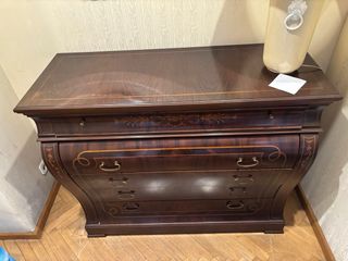 Cómoda antigua de madera