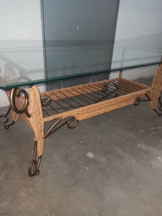 Mesa de centro hierro forjado y mimbre cristal