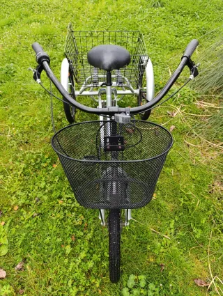 Triciclo para adultos con doble cesta