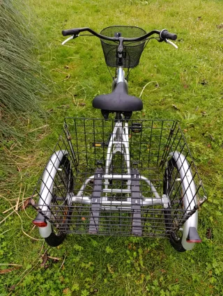 Triciclo para adultos con doble cesta