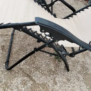 2 Hamacas Reclinables Beige y Mesa