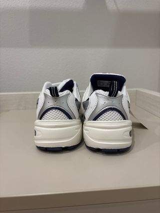 New Balance 530 Plata y Blanco