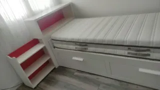 Diván Ikea Blanco y Rojo