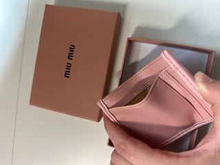 Tarjetero Miu Miu Rosa y Dorado