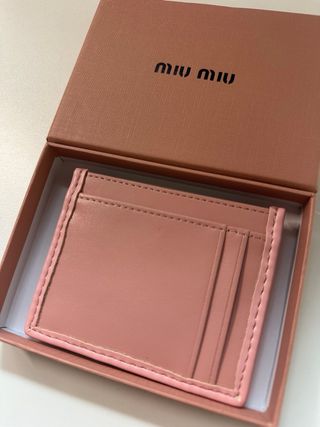 Tarjetero Miu Miu Rosa y Dorado