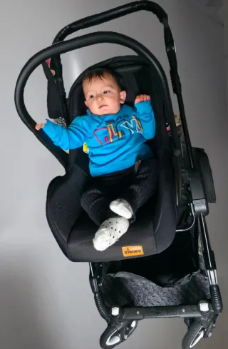 Carrito de bebé con silla de coche