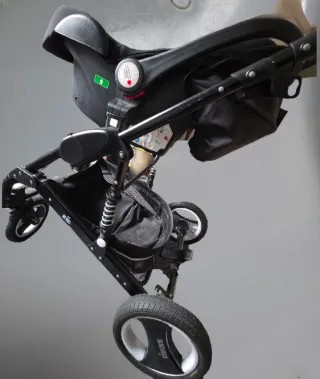 Carrito de bebé con silla de coche