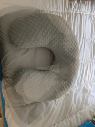 Cojín de lactancia gris