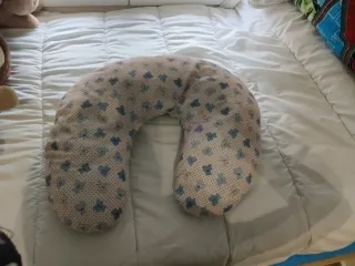 Cojín de lactancia gris