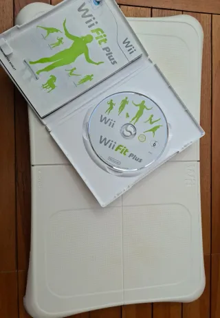 Tavola Wii Fit Plus Nintendo. Include gioco