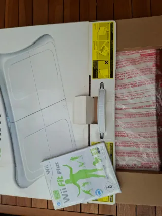 Tavola Wii Fit Plus Nintendo. Include gioco