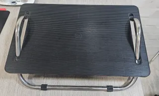 Reposapiés ergonómico negro y plateado