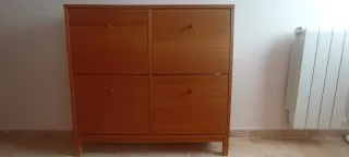 Zapatero de madera. Capacidad 8 pares.