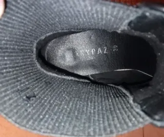 Botines negros con hebillas