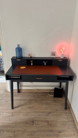 Escritorio azul Maison du Monde con detalles dorad