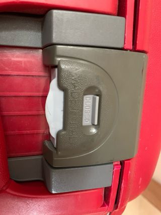 Maleta grande rígida de gama media-alta