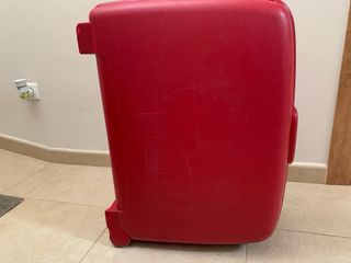 Maleta grande rígida de gama media-alta