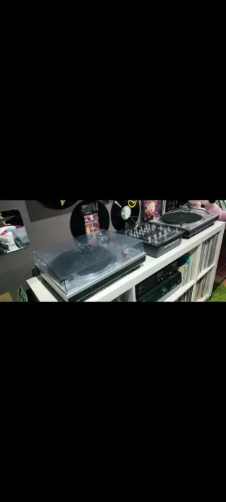 Equipo Sonido DJ con platos para discos de vinilo