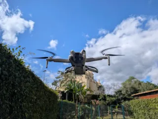 Drone DJI Mini 4 Pro con pack vuela más