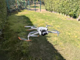 Drone DJI Mini 4 Pro con pack vuela más