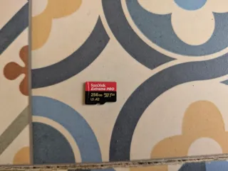 Drone DJI Mini 4 Pro con pack vuela más