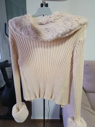 Chaqueta canalé con cuello y puños de pelo