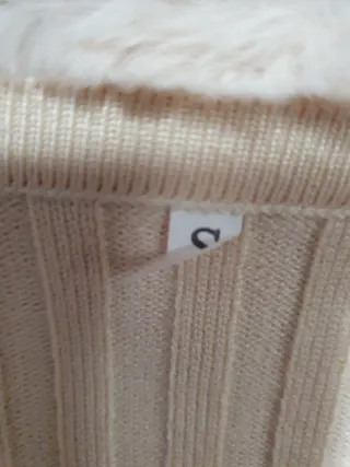 Chaqueta canalé con cuello y puños de pelo