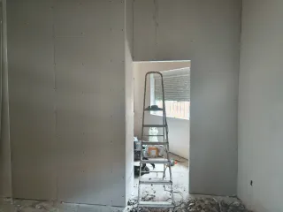 Se realizan trabajos Pladur pintura y electricidad