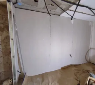 Se realizan trabajos Pladur pintura y electricidad