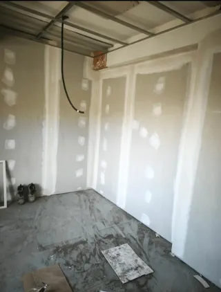 Se realizan trabajos Pladur pintura y electricidad