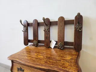 Appendiabiti rustico in quercia con ganci dorati