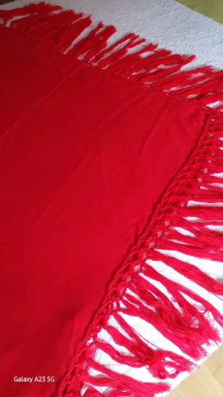 Manton-Chal de punto rojo con flecos