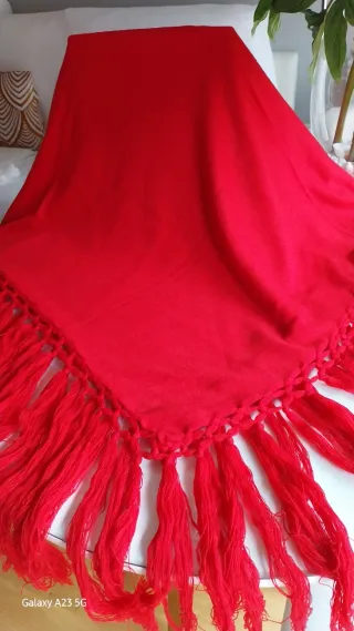 Manton-Chal de punto rojo con flecos